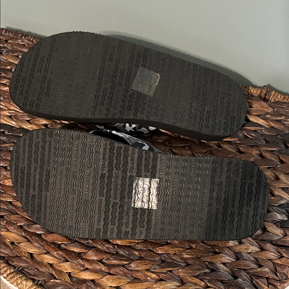 Black and Gray Camouflage Flip Flops - Picture 2 of 2